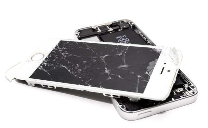 Smartphone Displayschutz: Kaputtes Display vom Handy. Bild: Pexels