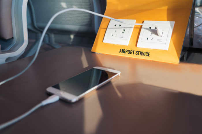 USB-Anschlüsse zum Handy laden am Flughafen. Foto: Fotolia #215230576/ ©PORNCHAI SODA