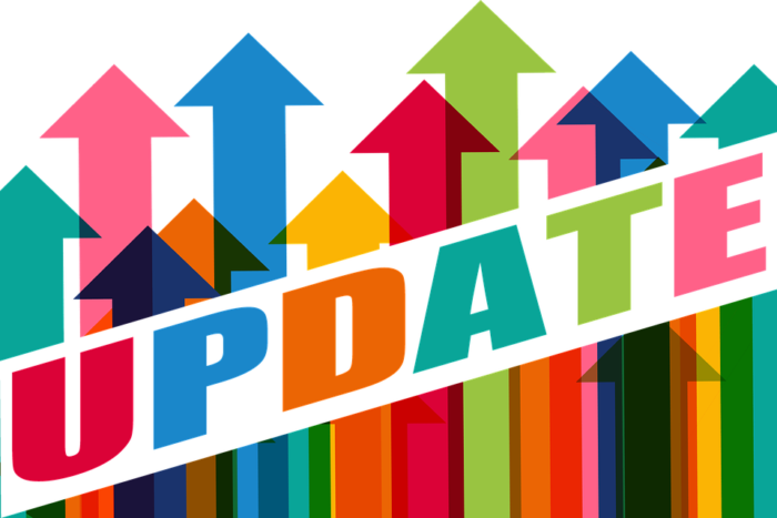 Update-Pfeile mit dem Schriftzug "Update" weisen den Weg nach oben. Windows-10-Update 2004. Bild: Pixabay