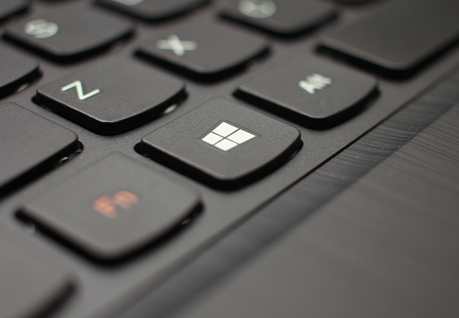 Windows 8.1: Windows-Tastatur mit Windows-Logo. Bild: Unsplash/Hal Gatewood