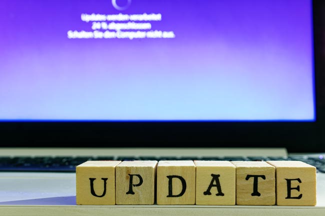 Update-Fehler - Windows-Update reparieren - Windows-Update-Fehler - Windows-Update fehlgeschlagen - Update fehlgeschlagen; Bild: stock.adobe.com/DatenschutzStockfoto (https://stock.adobe.com/de/images/schrift-update-mit-update-vorgang-im-hintergrund-bei-der-konfiguration-des-computers/292491156?asset_id=292491156)