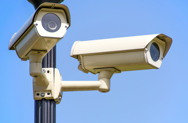Mozilla Firefox _ Werbemessung _ Tracking _ Werbetracking _ PPA: zwei weiße Kameras vor blauem Himmel. Bild: Pexels/AS Photography