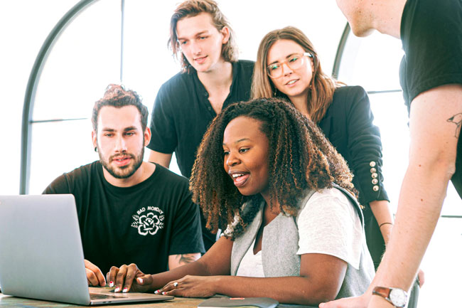 Confidential Computing | Zusammenarbeit. Bild: Pexels/Canva Studio