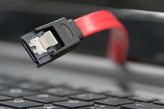 SATA-Kabel zum Anschließen interner Festplatten. (Bild: pixabay.com/blickpixel)