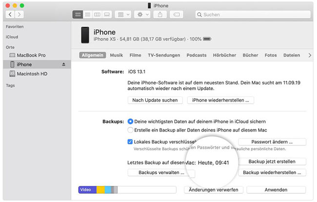 Zu sehen ist der Finder auf dem Mac, geöffnet sind die Details zum angeschlossenen iPhone. Unter dem Reiter Allgemein ist ein „heute“ ausgeführtes Backup zu sehen. Bild: Screenshot Apple