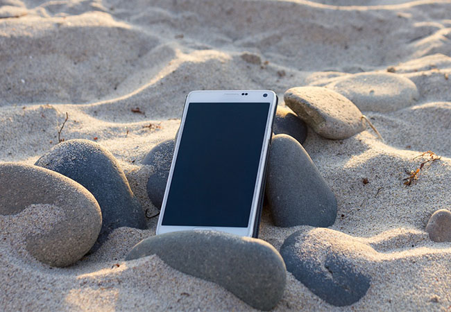  IP-Klassen verraten, ob das Handy im Sand gegen Fremdkörper geschützt ist. Bild:  Pixabay