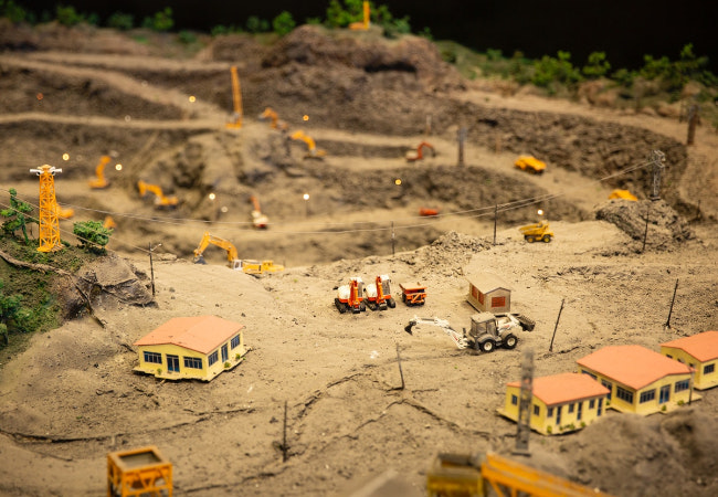 Zu sehen ist eine Modelwelt im Sandkasten. Solche darstellenden Simulationen sind die Basis der digitalen Sandbox. Bild: Pexels/HongSon
