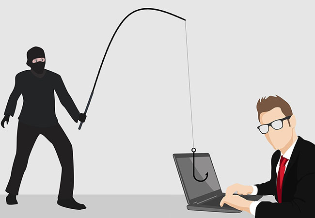 Was ist Smishing?: Schwarz gekleideter Mann mit Maske angelt an einem Laptop nach Passwörtern. Bild: Pixabay